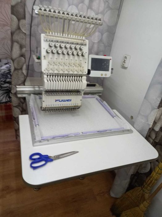 Vând mașină de brodat Fuwei