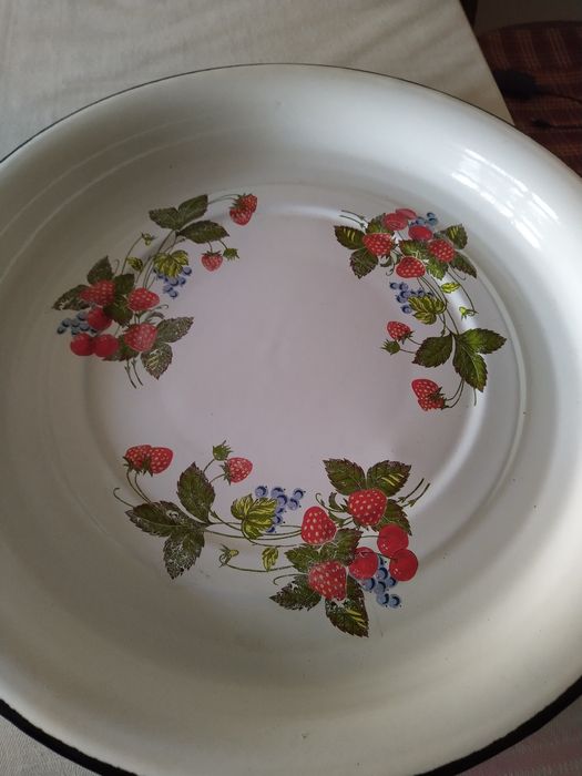 Красивое большое блюдо