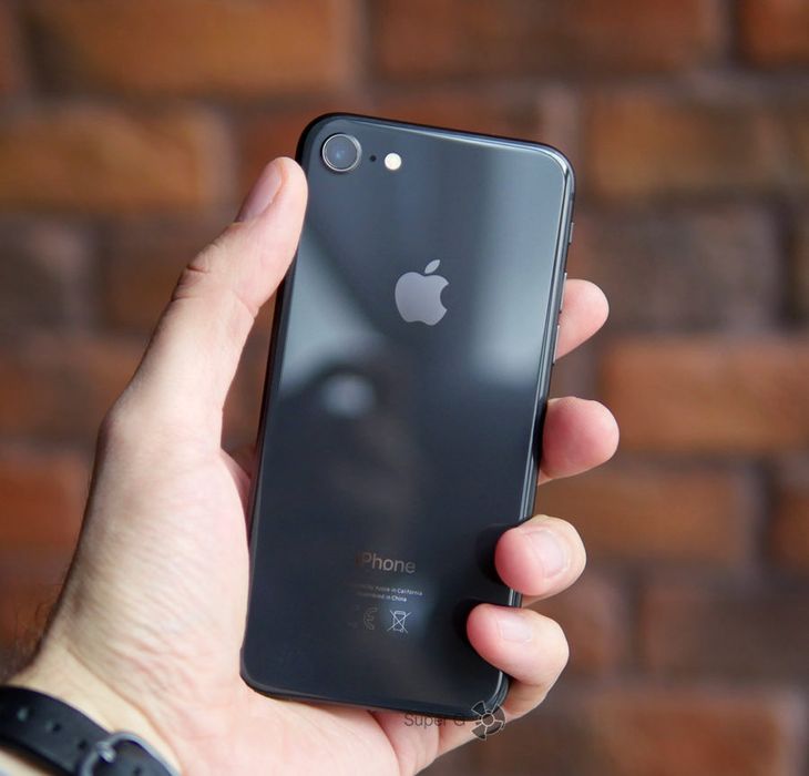 iPhone 8 64 ГБ памяти в идеальном состоянии iPhone 11 13