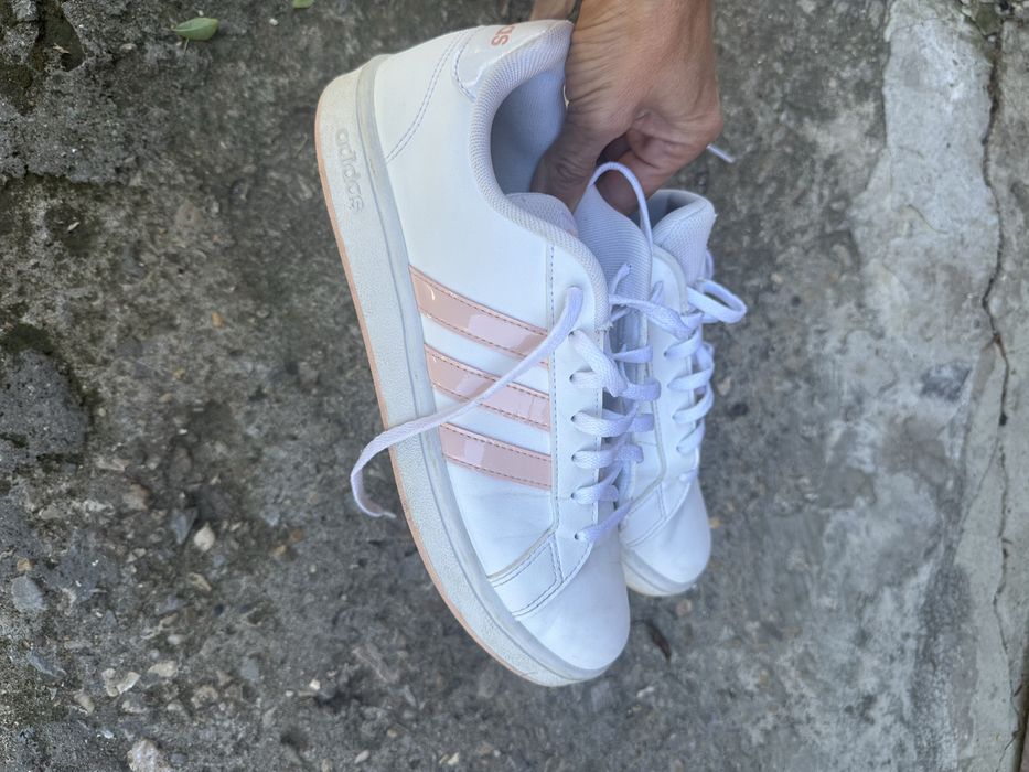Дамски кецове Adidas