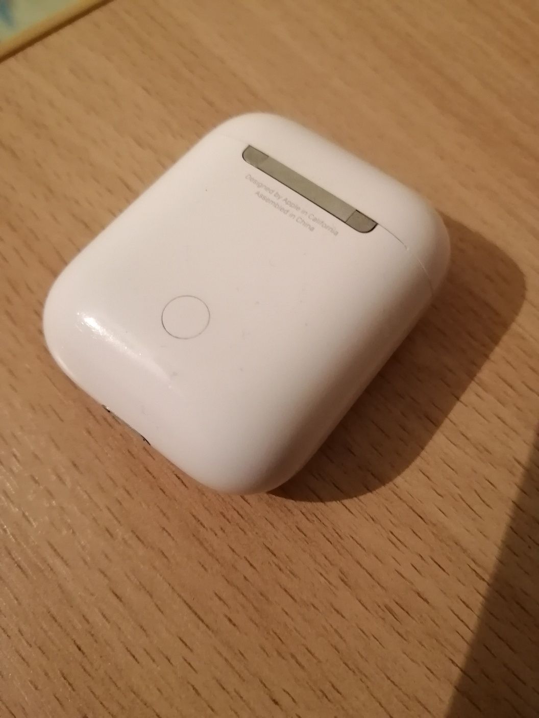 Продам оригинальные кейс от airpods 2