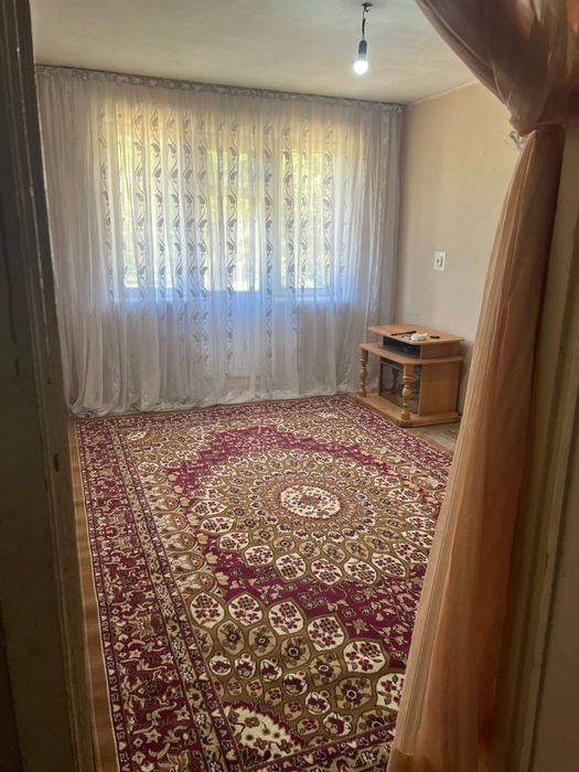 Сотилади 1 хоналик квартира Троицк марказида Чирчик район