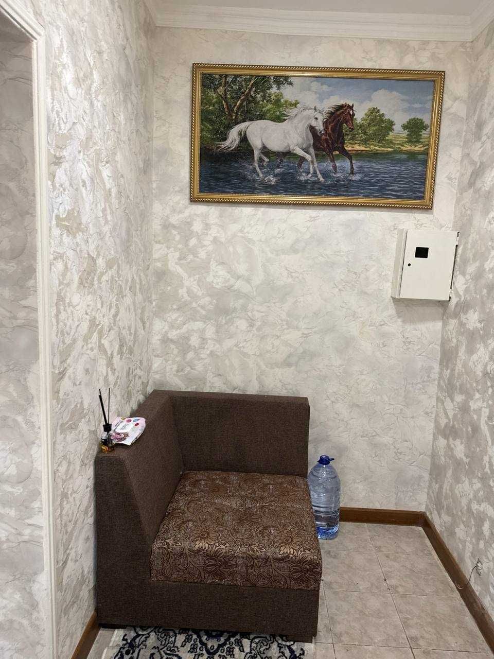 Аренда М. Ойбек. 60 школа. Трех переделанная в двух, 1 этаж, 9 .