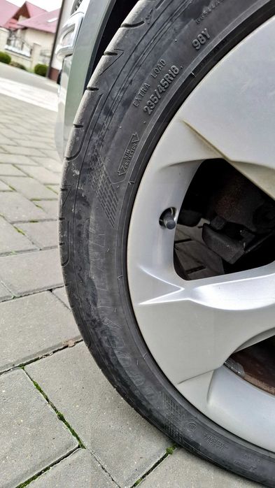 Set 4 anvelope 235/45r18 vara