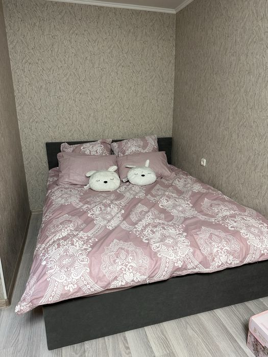 Срочно продаю кровать с матрасом