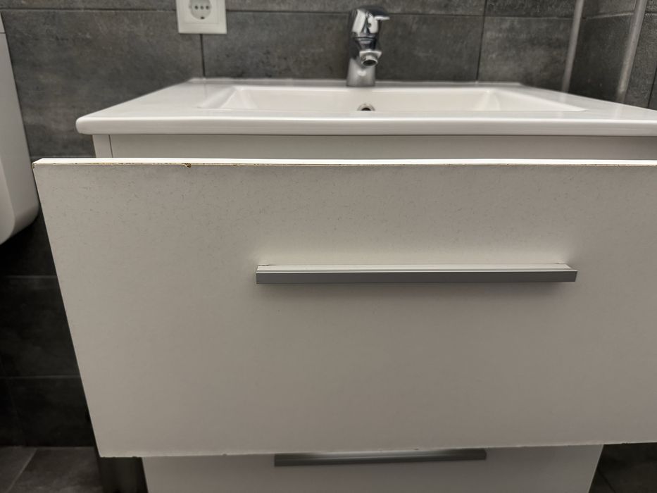 Mobilier baie + lavoar + baterie + dulap cu oglinda