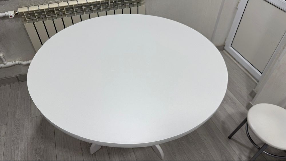 Стол.                                                                .