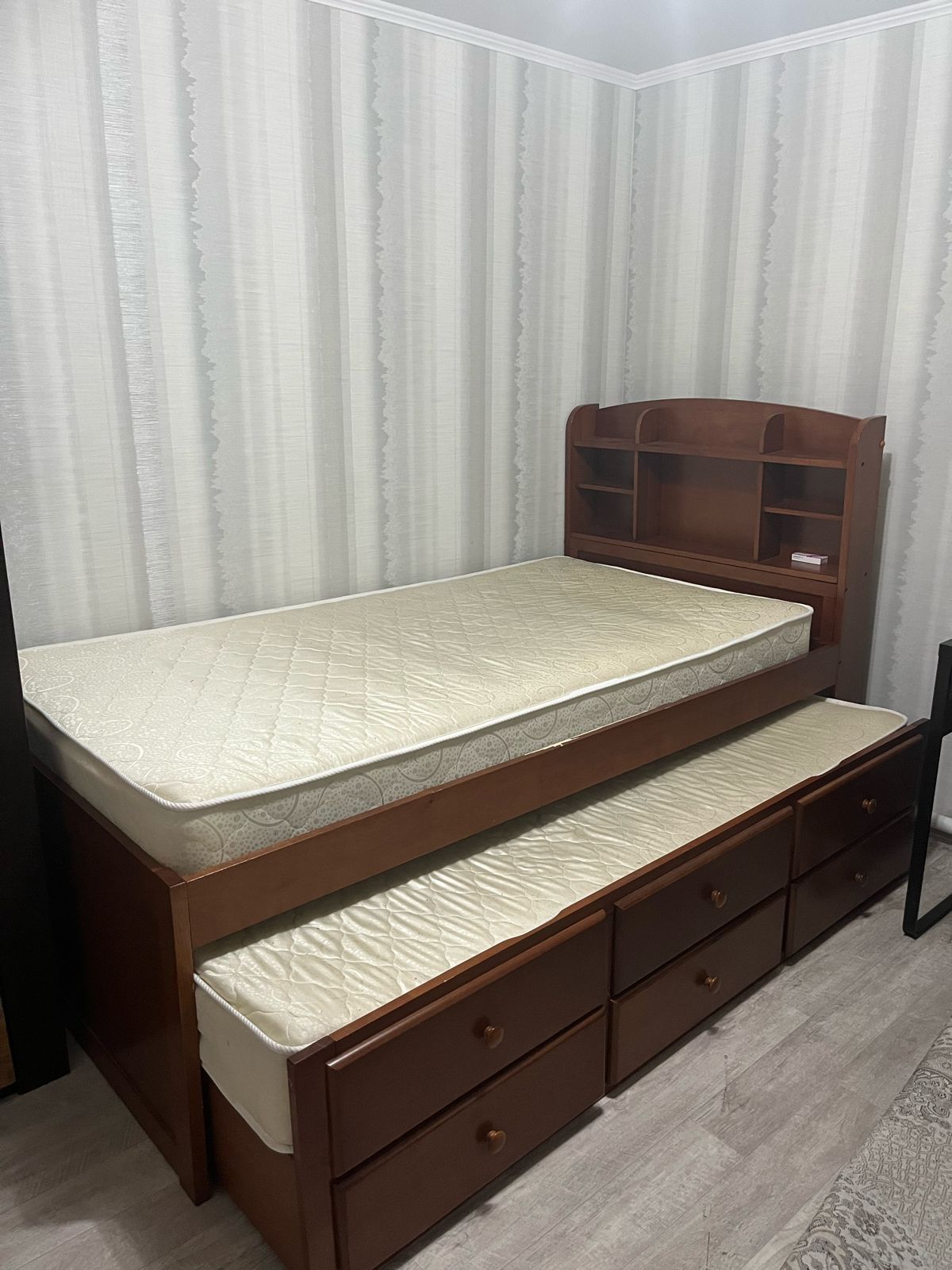 Кровать двухъярусный