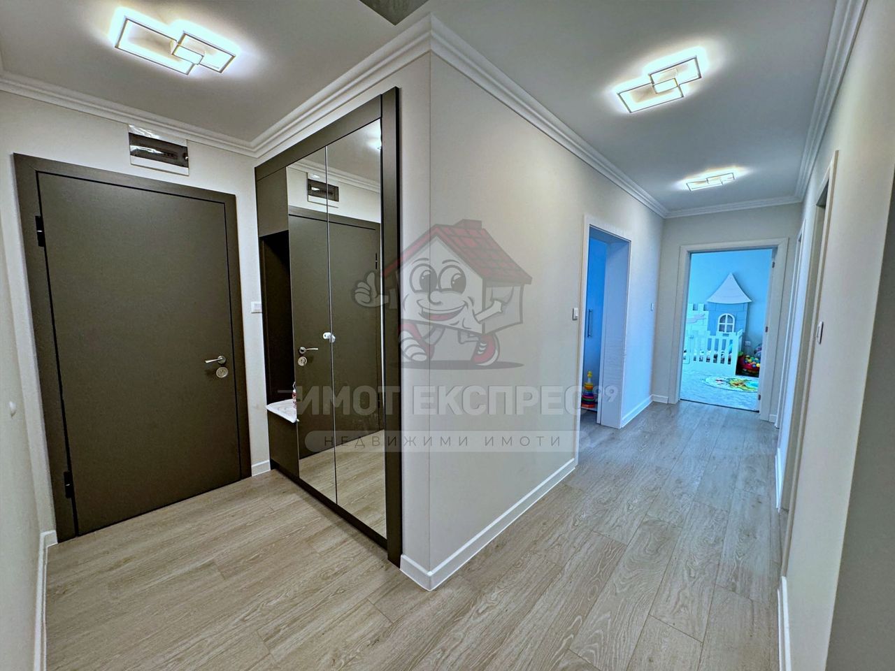 Продава се Многостаен апартамент в Асеновград - 180 кв.м за 967 €/кв.м - Снимка #16