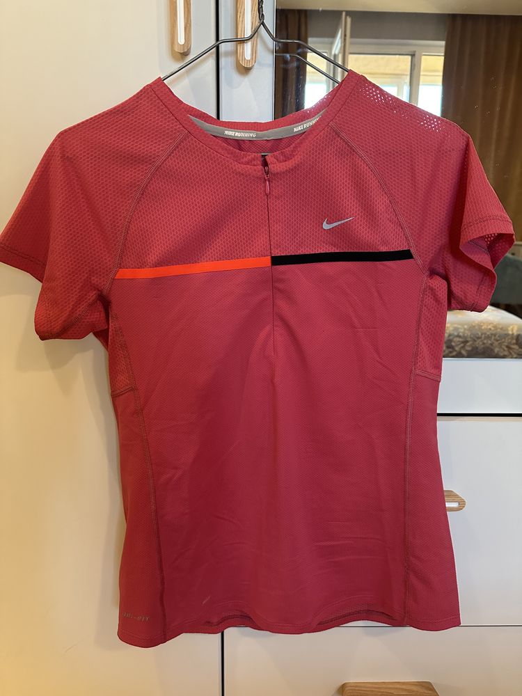 Оригинална тениска Nike Running S-размер