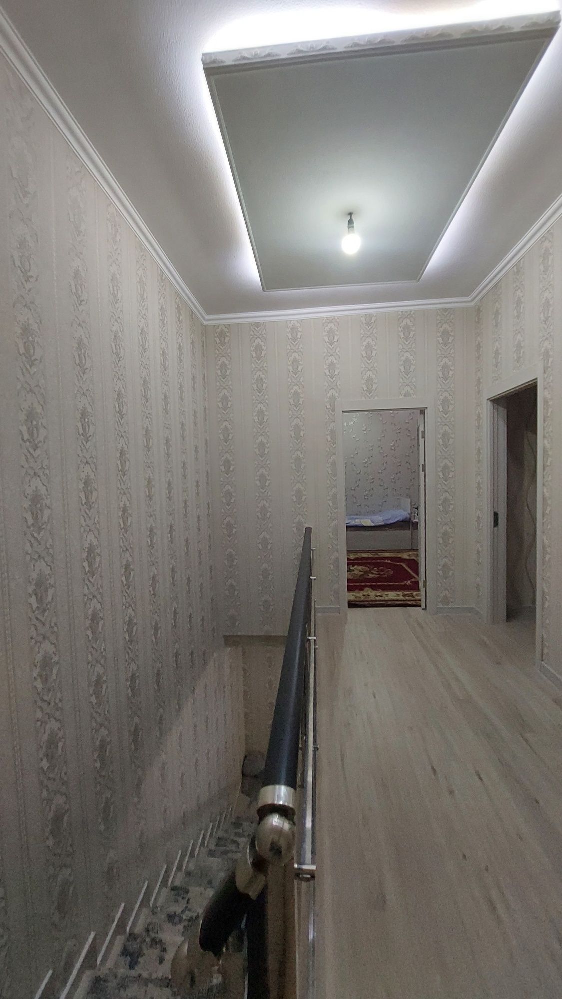 5 комн. квартира (дуплекс). Сергели, метро 4-bek. 500 м. Дом кирпич.