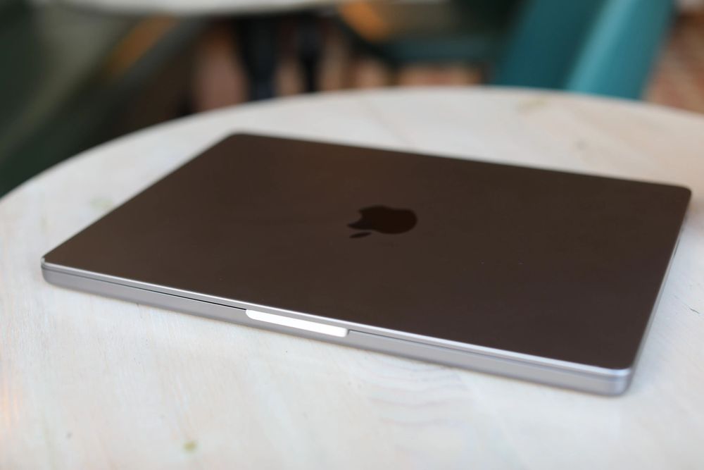 MacBook Pro M2 pro chip, 512GB SSD, 16GB RAM — миниатюра 1