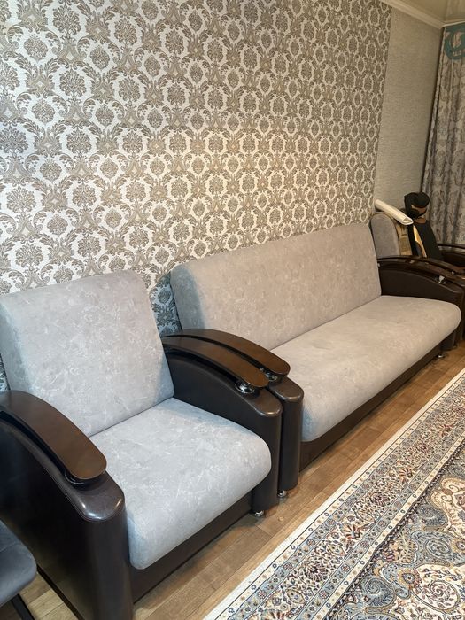 Продам диван и два кресла