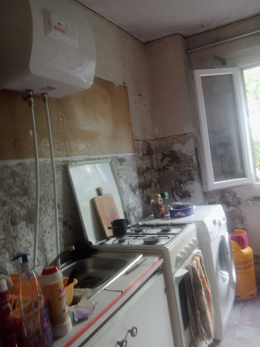 Vând apartament cu 3 camere decomandate,str.Bucuresti preț 89000 euro