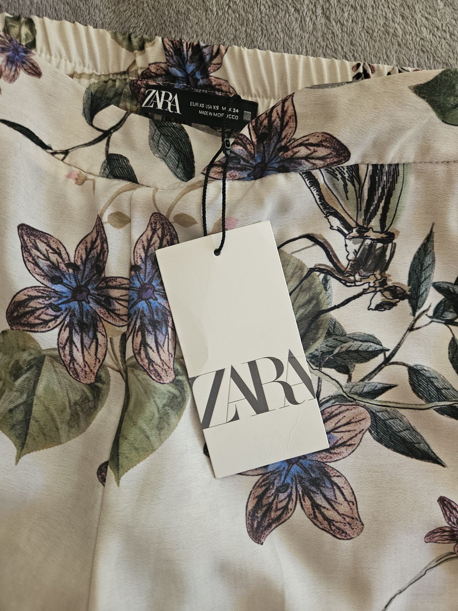Страхогни панталони  Zara