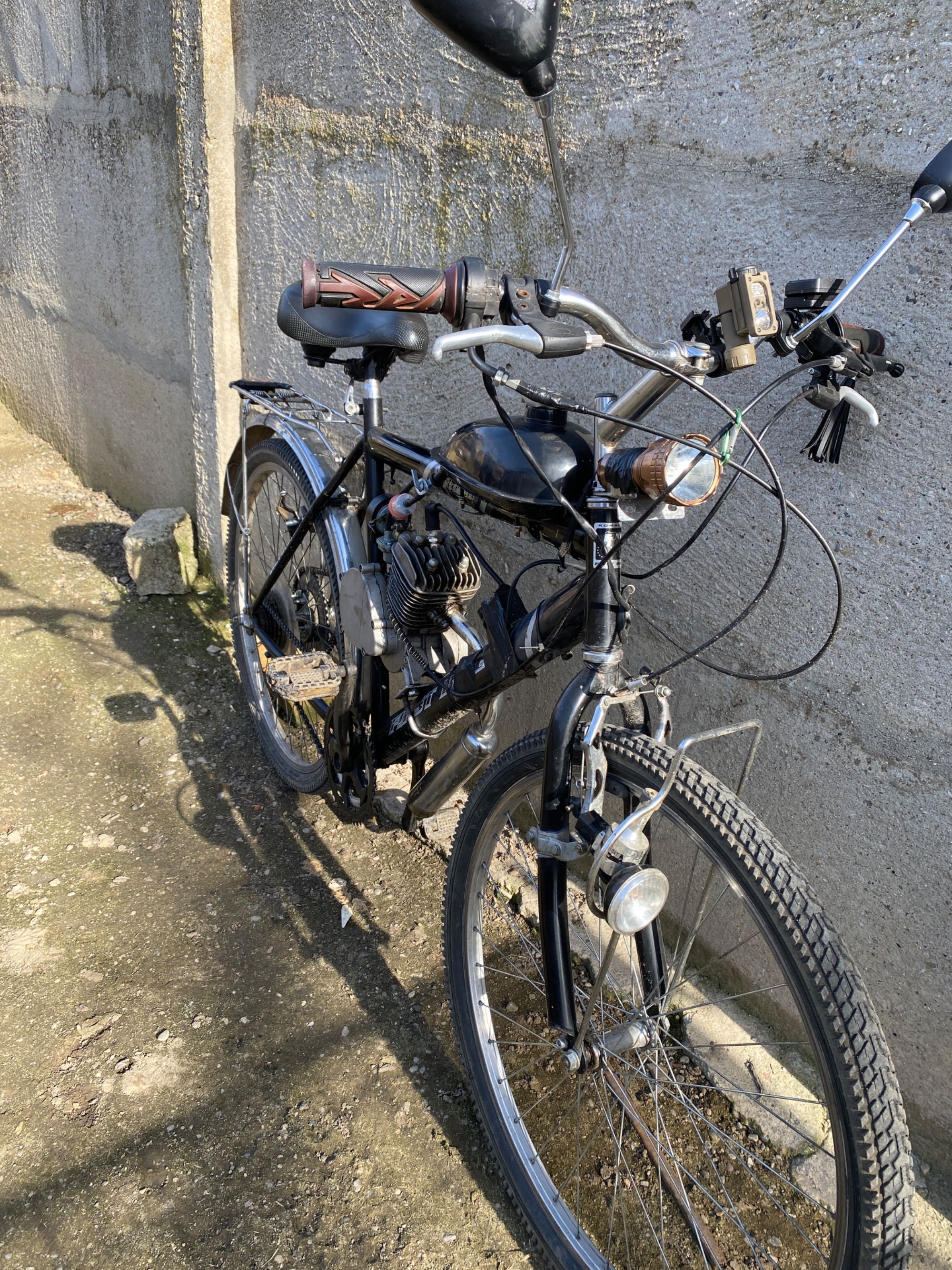 Vând urgent bicicleta cu motor 80 cc