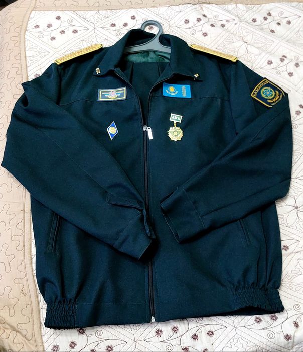 Офисный костюм фуражка