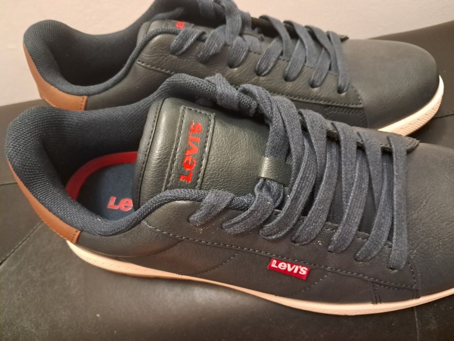 Adidasi Levis din piele mărimea 40