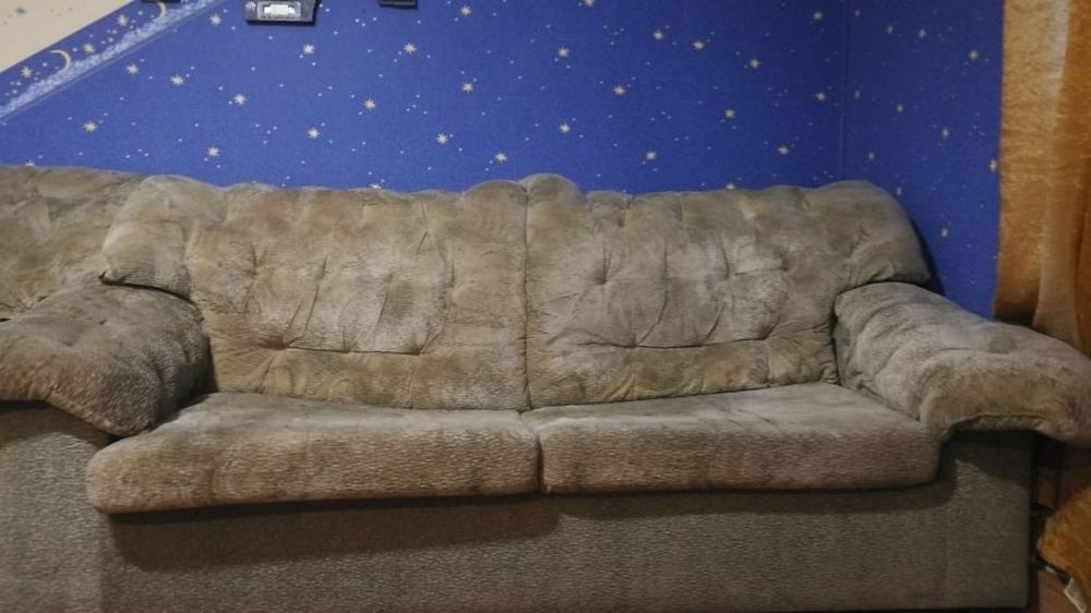 Продам диван трехместный