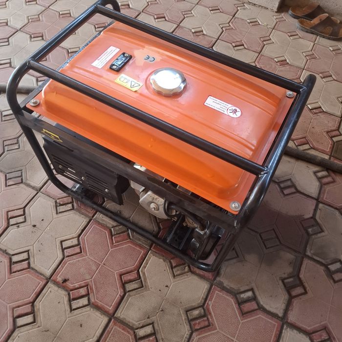 Продам бензиновый генератор