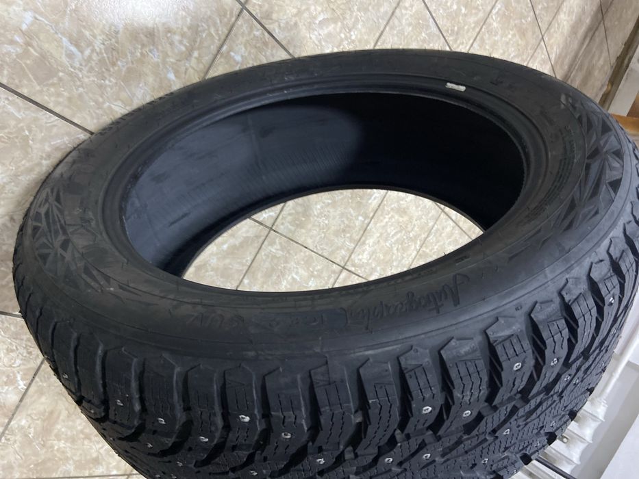 Продам зимнюю шипованную шину