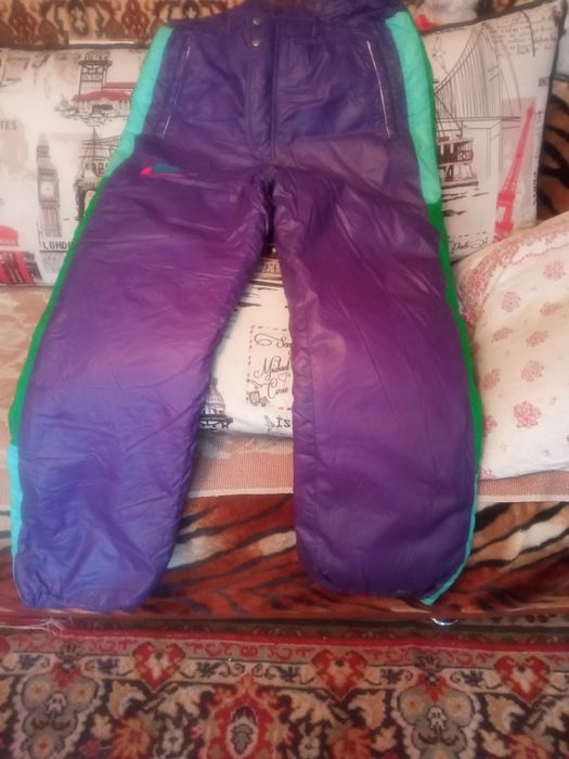 Продам полукомбинезон и штаны от горнолыжного комтюма