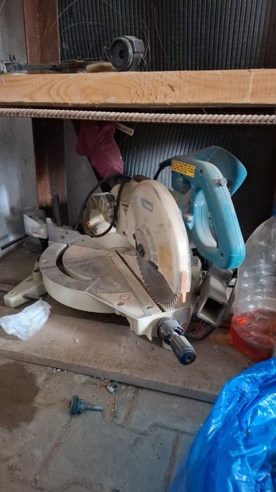 Продам торцовочная пила Makita LS1013