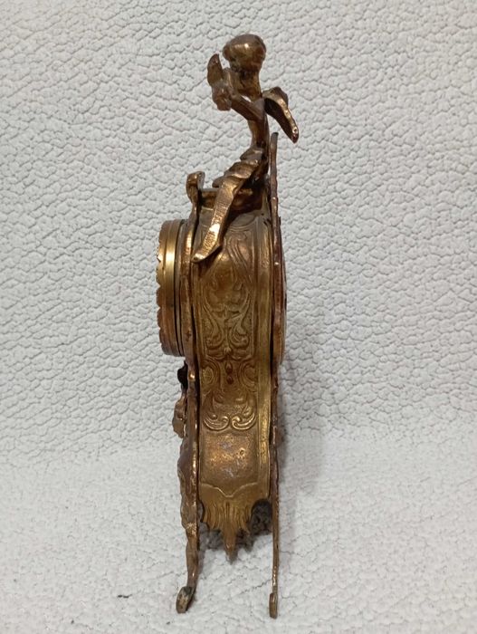 Старинен масивен бронзов часовник