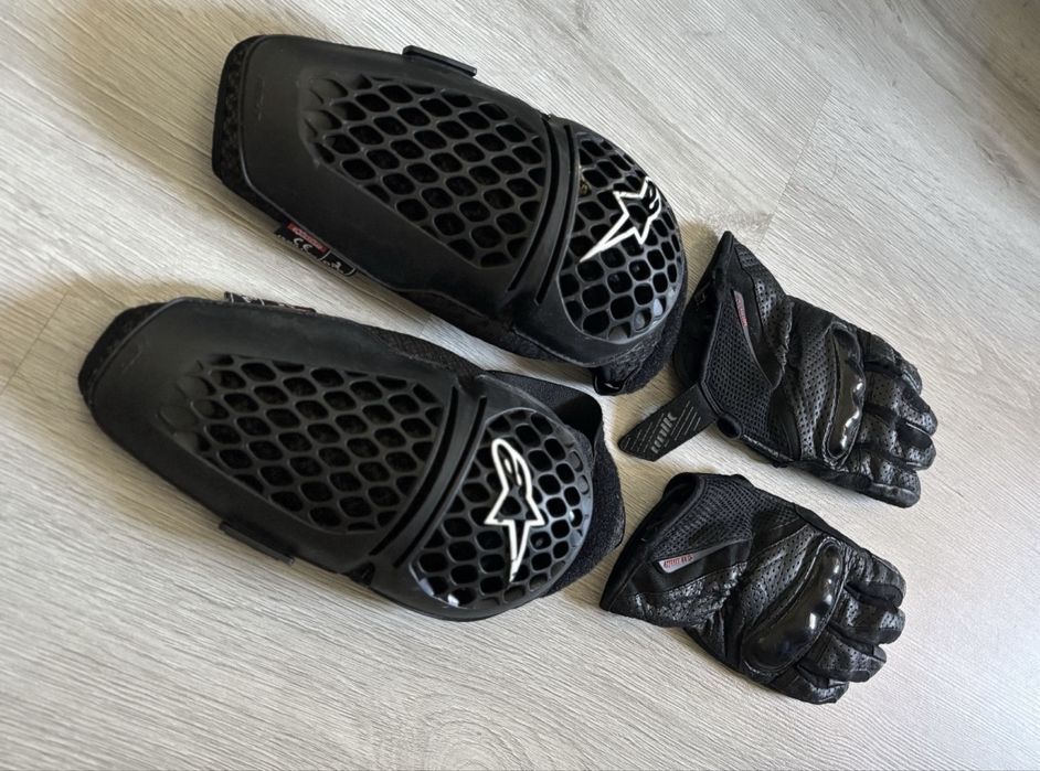 Accesorii morocicleta ( genunchiere alpinestar, manusi, geanta etc )