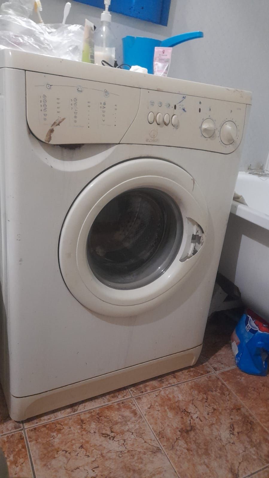 Продам стиральную за 2000