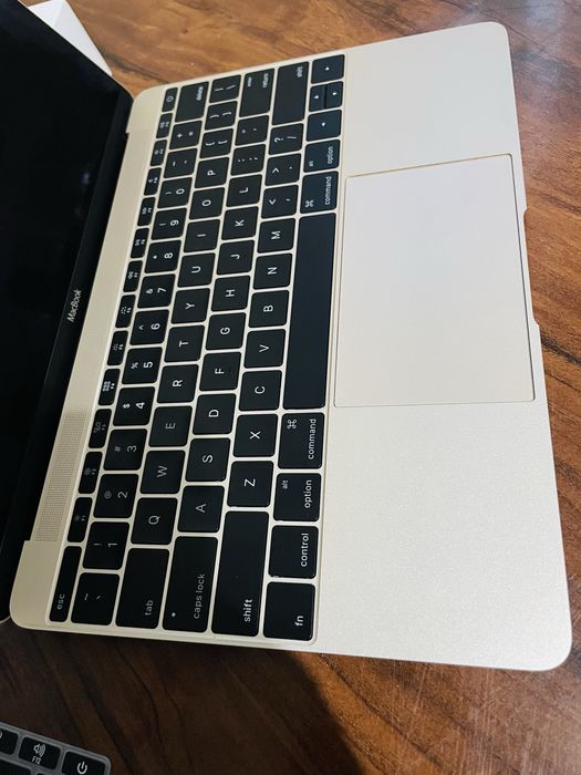 MacBook holati yaxshi aybi yuq narxi arzon