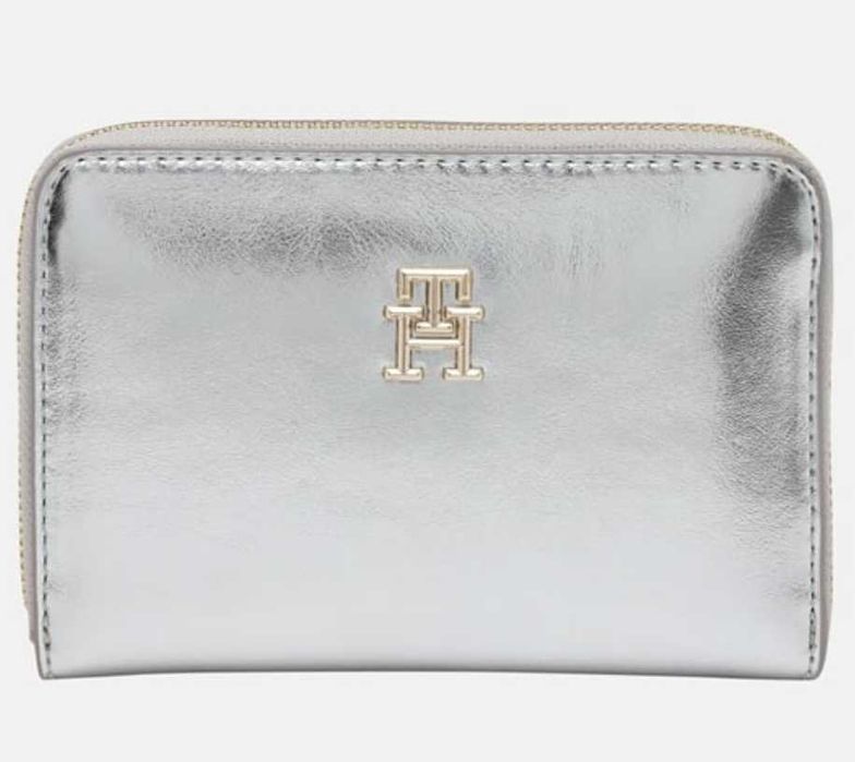 Ново оригинално дамско портмоне Tommy Hilfiger естествена кожа