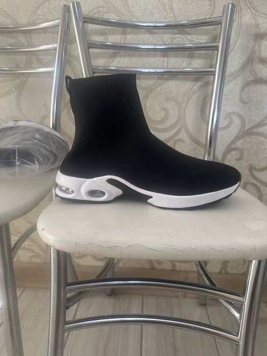 Ботинка женская новая