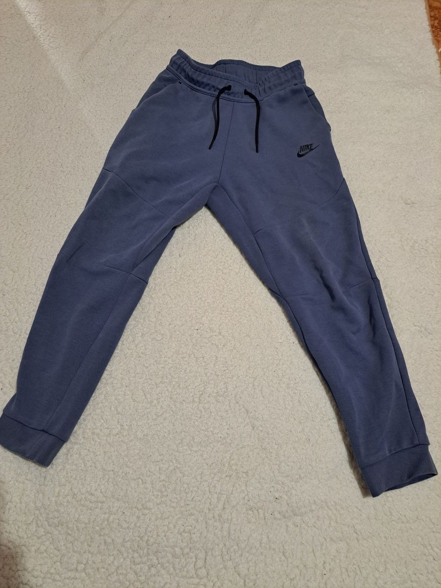 Vând trening nike tech fleece pantaloni +bluza