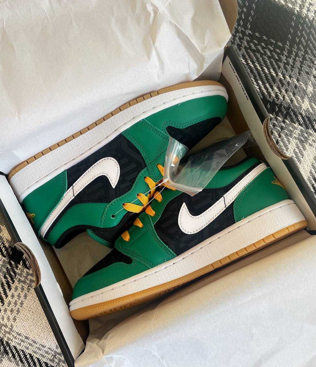 Кроссовки: Nike Air Jordan 1 Low SE Green Christmas