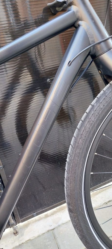 Vând bicicleta cube cadrul aluminiu mărimea 50,roți pe 29