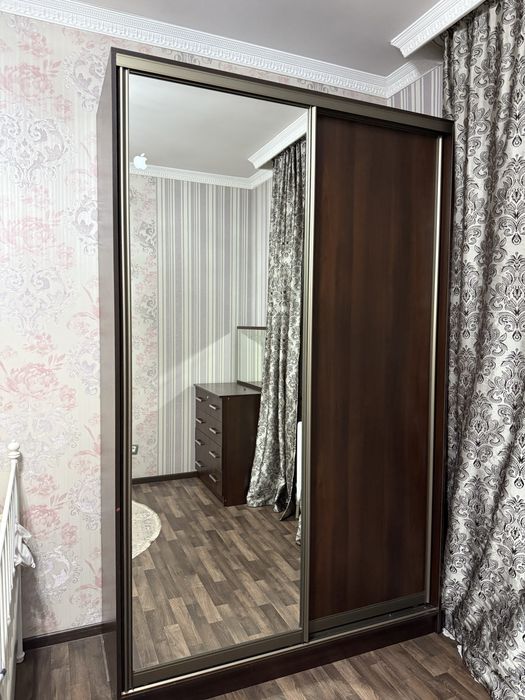 Шкаф плательный в отличном состоянии