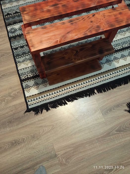 Дървен стелаж за обувки