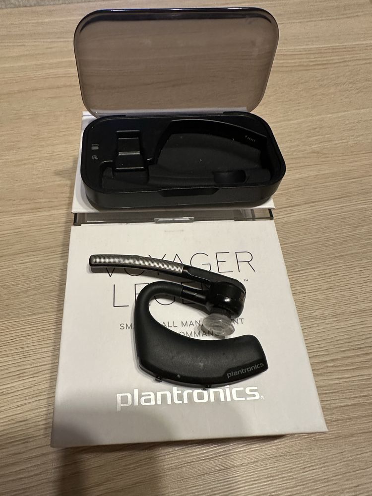Casca, doc incarcare si incarcator mobil Plantronics