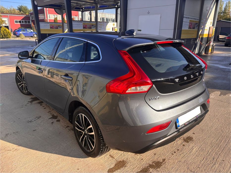 Volvo V40 / 1.6 diesel / 2014