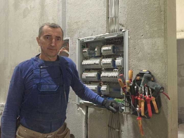 Электрик частник: замена автоматов и монтаж проводки. Выезд срочно.