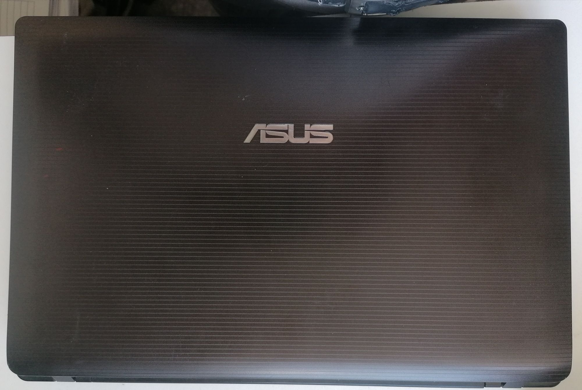 laptop Asus cu procesor i7 de 2,7 Ghz, SSD de 250G, 8G RAM, Win 11 Pro