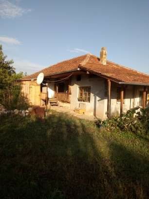 Продава се Къща в с. Малък Поровец, Област Разград - 100 кв.м за 255 €/кв.м - Снимка #2