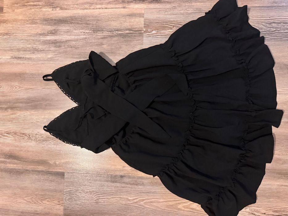 Rochie de vară, cu spatele gol, în bretelute