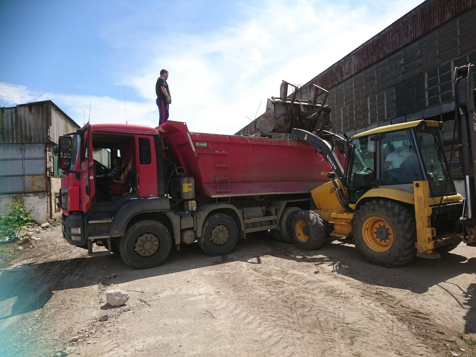 Inchiriez buldo excavator,  camion,  miniexcavator