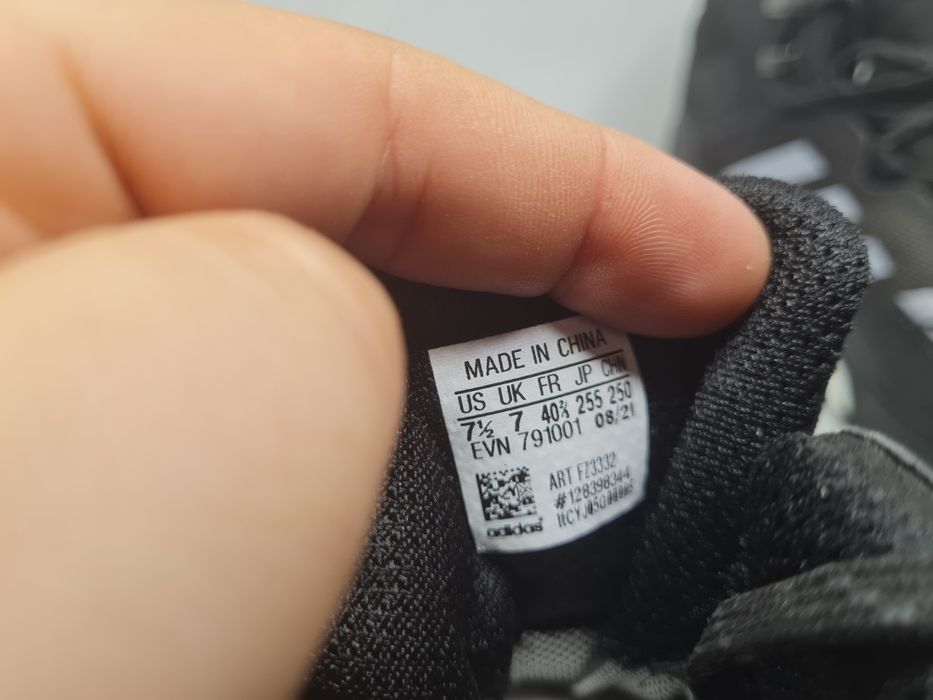 Маратонки Adidas Terrex 

Чисто нови без кутия. 

Размер 40 2/3  стелк