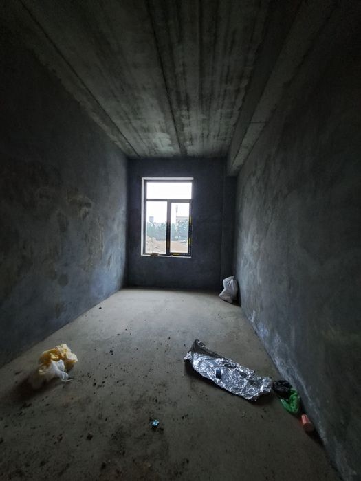 3 xonali kvartira sotiladi karobka holatida