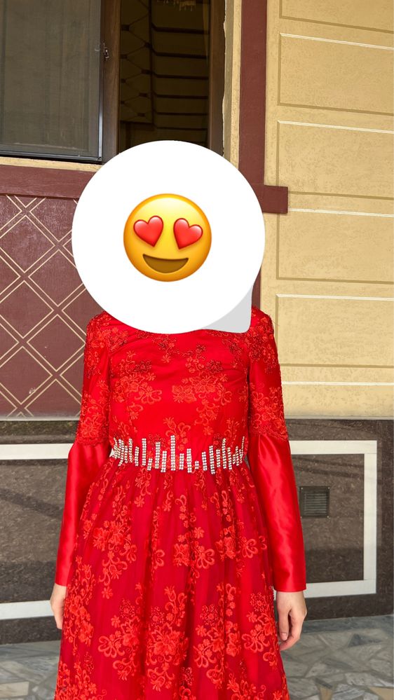Chiroyli qizil kechki (vecherni) libos nafis va zamonaviy uslub