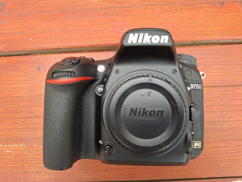 Nikon D750 ca nou