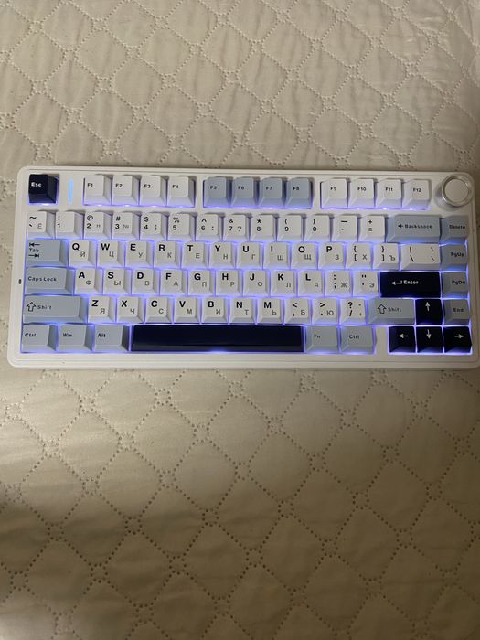 Продам клавиатуру аула ф75